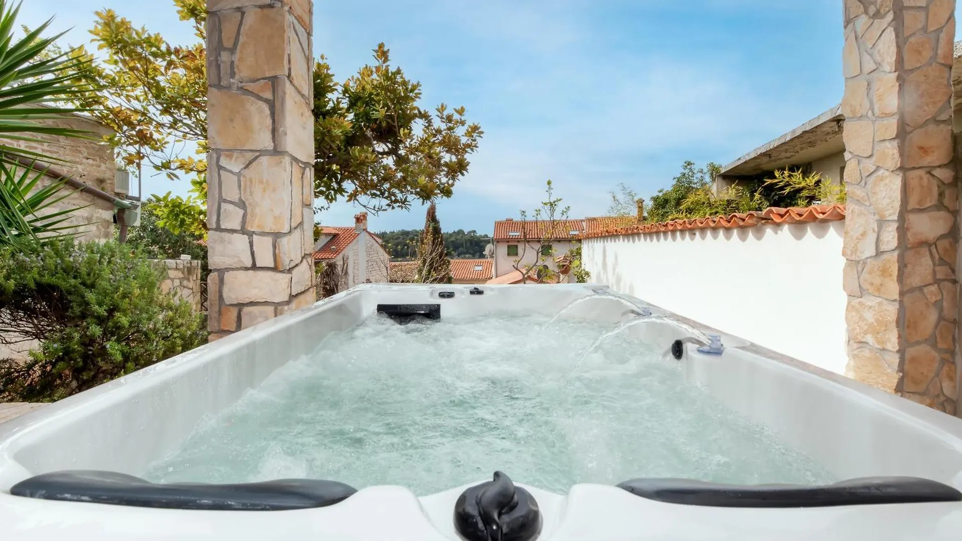 Monte Holiday Home With Jacuzzi Rovinj 0*,  Croatia