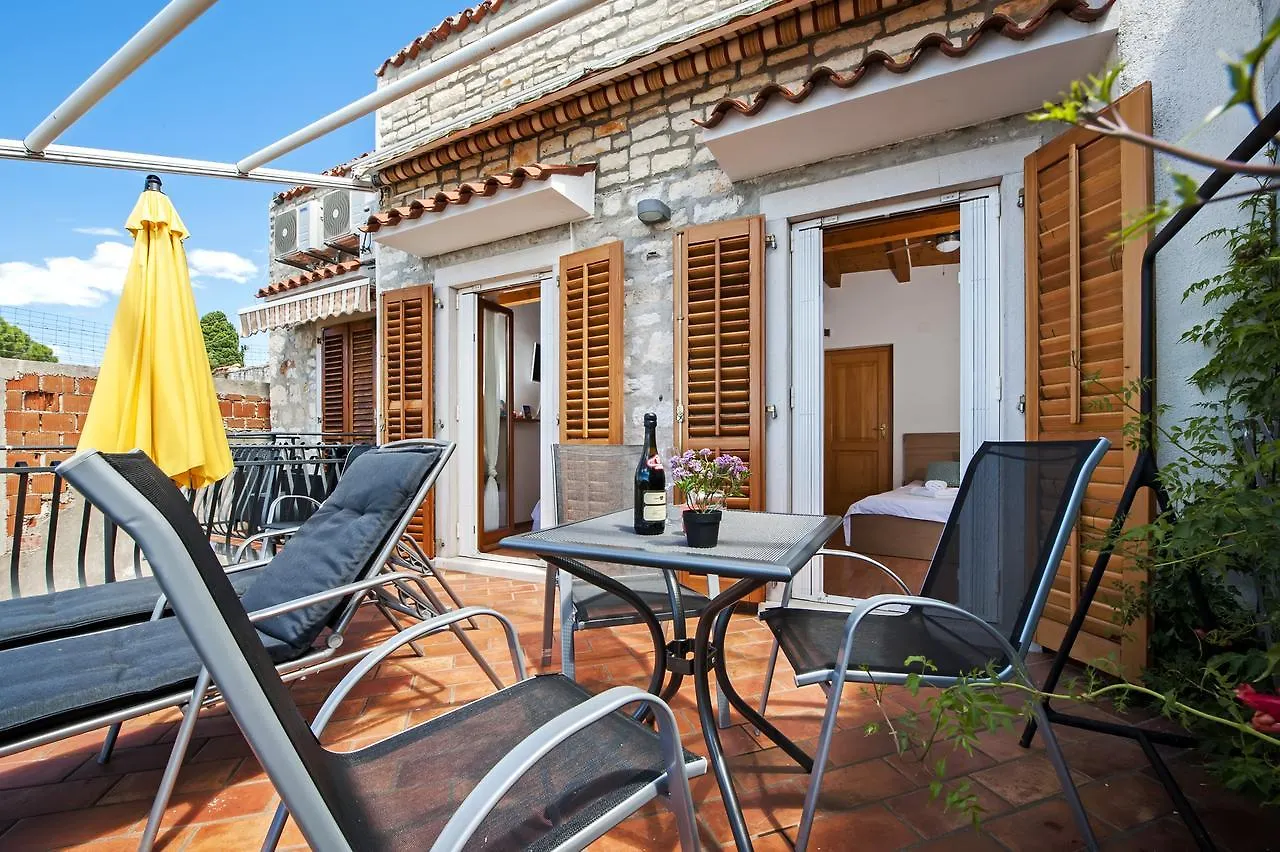 Monte Holiday Home With Jacuzzi Rovinj