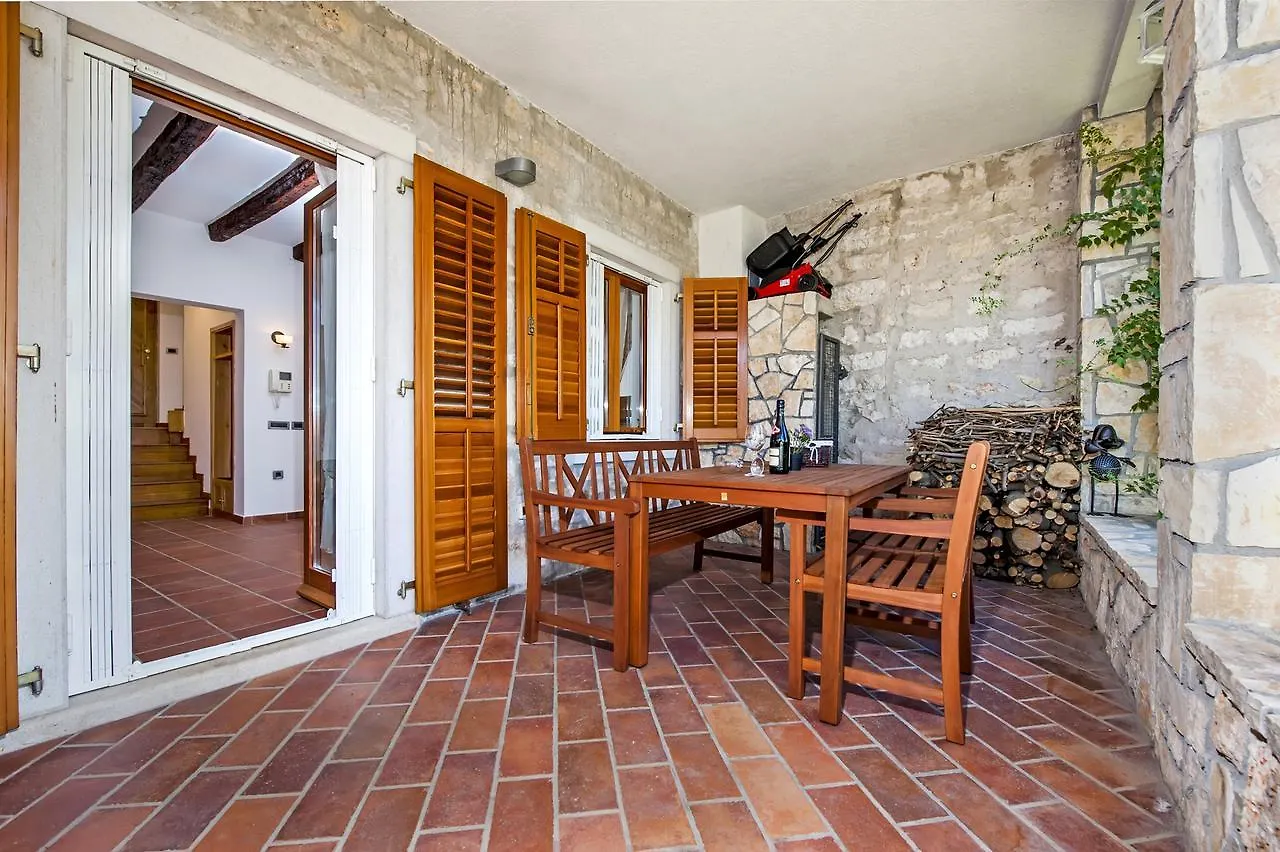 Monte Holiday Home With Jacuzzi Rovinj